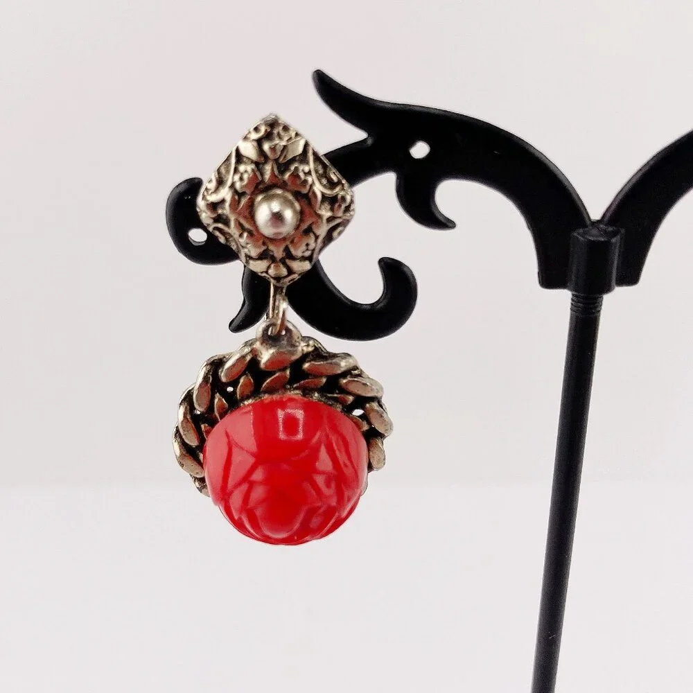 VINTAGE Red plastic rose and silver tone metal choker necklace & earring set - Picture 12 of 15